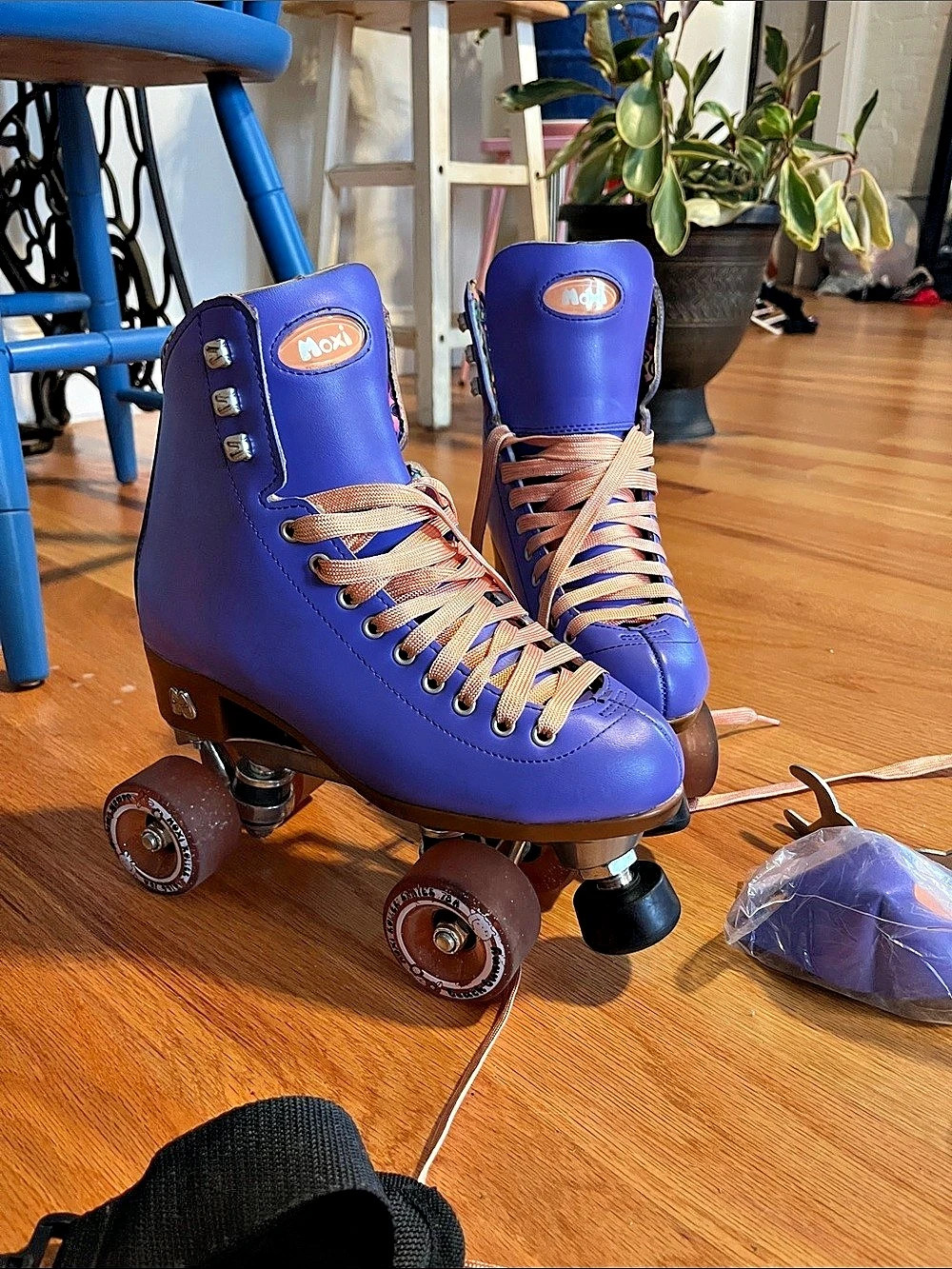Moxi Beach Bunny Roller Skates Purple & Pink US 7.5 with Carry Bag